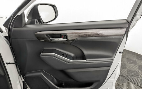 Toyota Highlander, 2021 год, 4 995 000 рублей, 29 фотография
