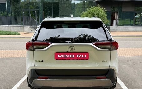 Toyota RAV4, 2021 год, 3 100 000 рублей, 4 фотография