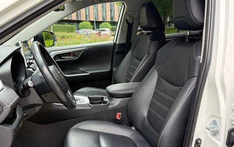 Toyota RAV4, 2021 год, 3 100 000 рублей, 13 фотография