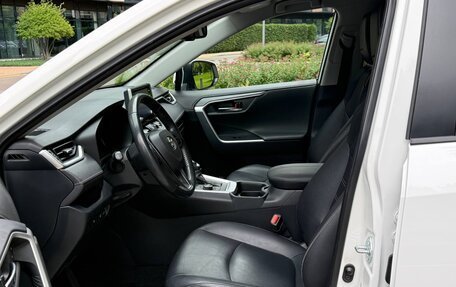 Toyota RAV4, 2021 год, 3 100 000 рублей, 12 фотография