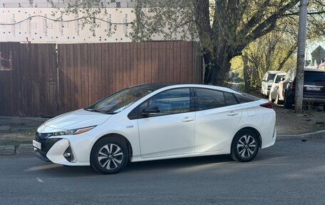 Toyota Prius IV XW50, 2020 год, 2 350 000 рублей, 4 фотография