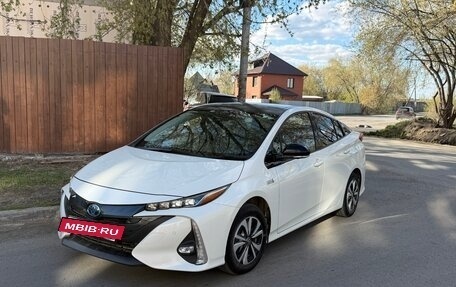 Toyota Prius IV XW50, 2020 год, 2 350 000 рублей, 3 фотография