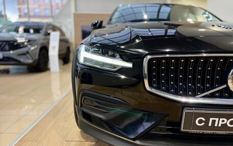 Volvo V60 Cross Country II, 2020 год, 3 649 000 рублей, 4 фотография