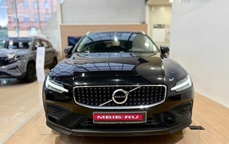 Volvo V60 Cross Country II, 2020 год, 3 649 000 рублей, 2 фотография