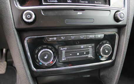 Skoda Superb III рестайлинг, 2013 год, 889 000 рублей, 14 фотография