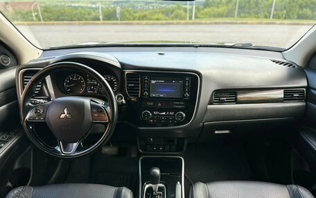Mitsubishi Outlander III рестайлинг 3, 2017 год, 1 895 000 рублей, 7 фотография