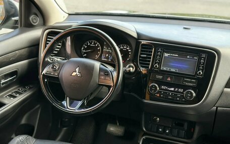 Mitsubishi Outlander III рестайлинг 3, 2017 год, 1 895 000 рублей, 8 фотография