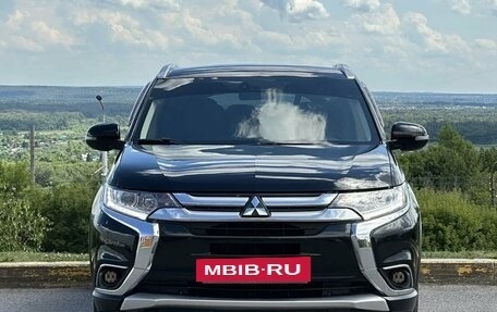 Mitsubishi Outlander III рестайлинг 3, 2017 год, 1 895 000 рублей, 2 фотография