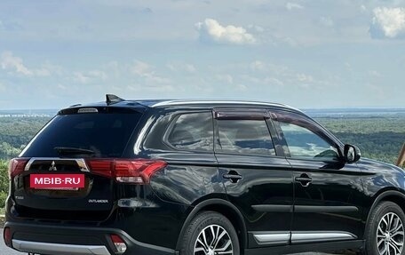 Mitsubishi Outlander III рестайлинг 3, 2017 год, 1 895 000 рублей, 6 фотография