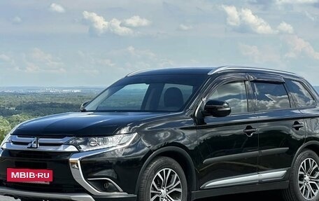 Mitsubishi Outlander III рестайлинг 3, 2017 год, 1 895 000 рублей, 3 фотография