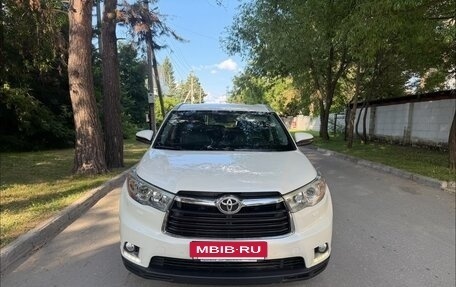 Toyota Highlander III, 2015 год, 3 500 000 рублей, 2 фотография