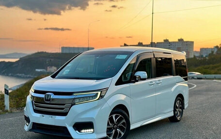Honda Stepwgn IV, 2018 год, 1 900 000 рублей, 1 фотография