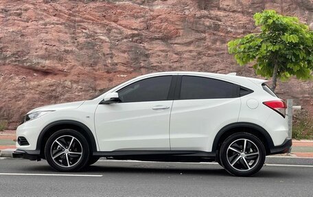 Honda Vezel, 2022 год, 1 637 000 рублей, 6 фотография