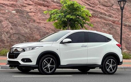 Honda Vezel, 2022 год, 1 637 000 рублей, 2 фотография
