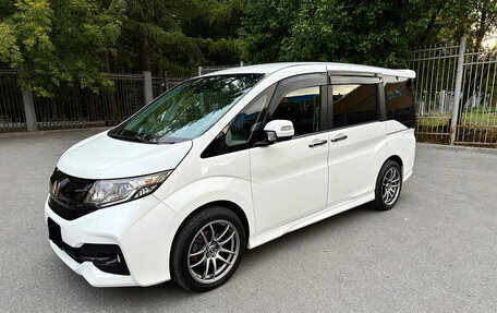 Honda Stepwgn IV, 2017 год, 1 580 000 рублей, 2 фотография