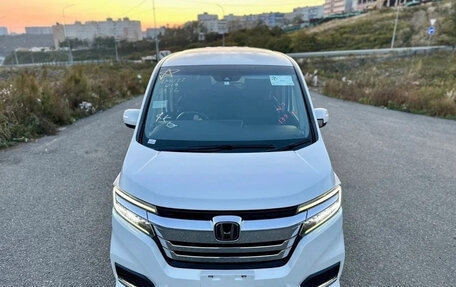 Honda Stepwgn IV, 2018 год, 1 900 000 рублей, 3 фотография