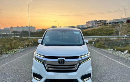 Honda Stepwgn IV, 2018 год, 1 900 000 рублей, 2 фотография