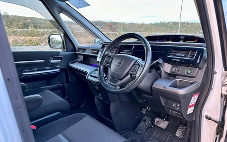 Honda Stepwgn IV, 2018 год, 1 900 000 рублей, 9 фотография