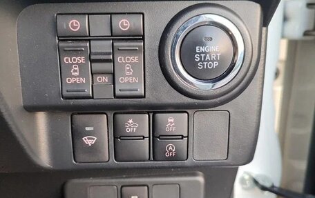 Toyota Roomy I, 2022 год, 1 130 000 рублей, 8 фотография
