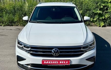 Volkswagen Tiguan II, 2021 год, 3 750 000 рублей, 1 фотография