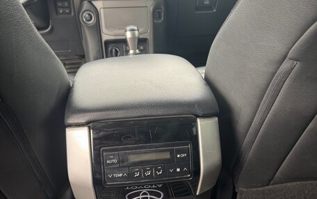Toyota Land Cruiser Prado 150 рестайлинг 2, 2018 год, 5 200 000 рублей, 7 фотография