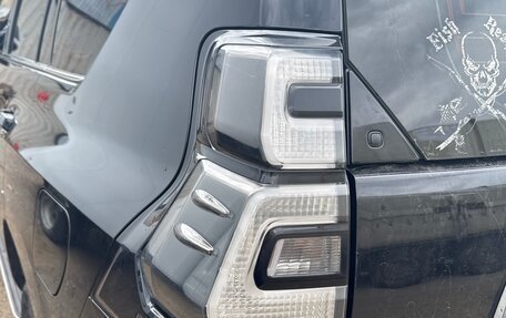 Toyota Land Cruiser Prado 150 рестайлинг 2, 2018 год, 5 200 000 рублей, 13 фотография
