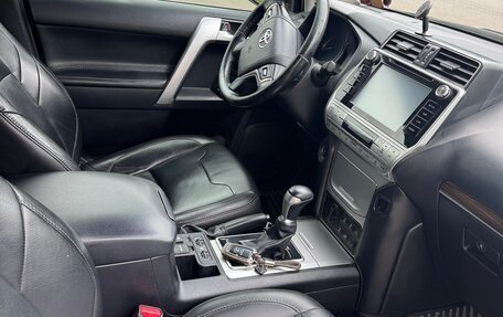 Toyota Land Cruiser Prado 150 рестайлинг 2, 2018 год, 5 200 000 рублей, 12 фотография