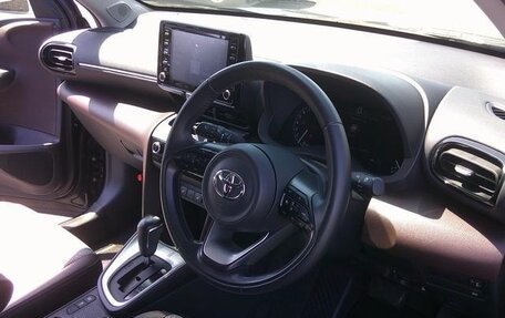 Toyota Yaris Cross, 2022 год, 1 250 000 рублей, 8 фотография