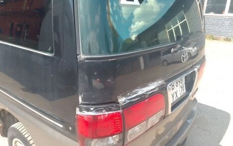 Toyota Regius, 2000 год, 350 000 рублей, 18 фотография