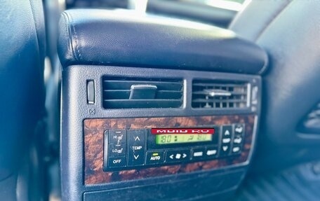 Toyota Land Cruiser 200, 2012 год, 3 389 000 рублей, 32 фотография