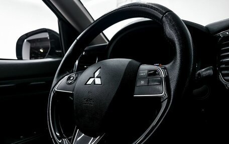 Mitsubishi Outlander III рестайлинг 3, 2018 год, 2 019 000 рублей, 12 фотография