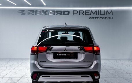 Mitsubishi Outlander III рестайлинг 3, 2018 год, 2 019 000 рублей, 25 фотография