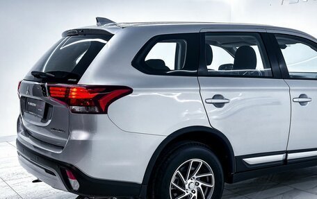 Mitsubishi Outlander III рестайлинг 3, 2018 год, 2 019 000 рублей, 27 фотография