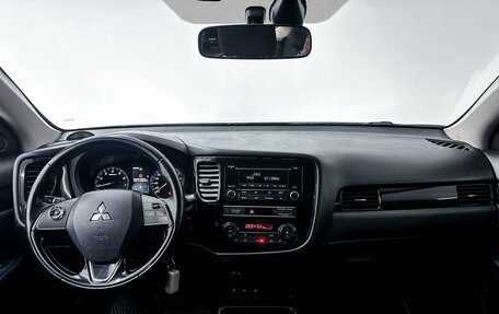 Mitsubishi Outlander III рестайлинг 3, 2018 год, 2 019 000 рублей, 21 фотография