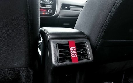 Mitsubishi Outlander III рестайлинг 3, 2018 год, 2 019 000 рублей, 19 фотография