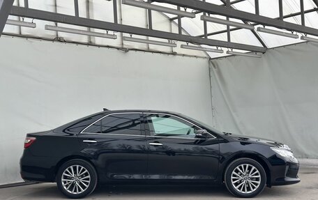 Toyota Camry, 2017 год, 1 980 000 рублей, 8 фотография