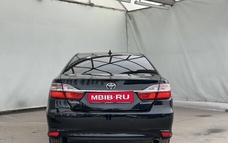 Toyota Camry, 2017 год, 1 980 000 рублей, 6 фотография