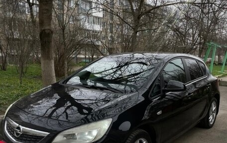 Opel Astra J, 2010 год, 700 000 рублей, 1 фотография
