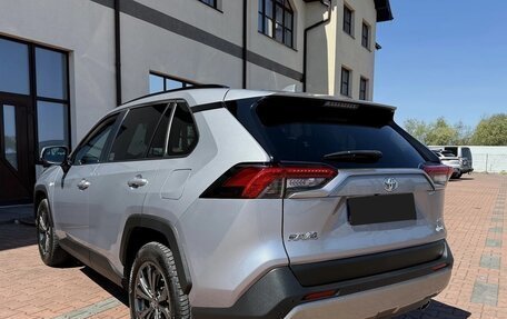 Toyota RAV4, 2022 год, 3 000 000 рублей, 2 фотография