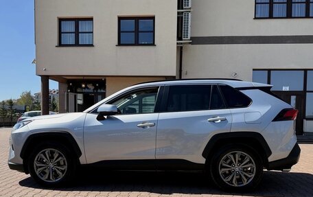 Toyota RAV4, 2022 год, 3 000 000 рублей, 3 фотография