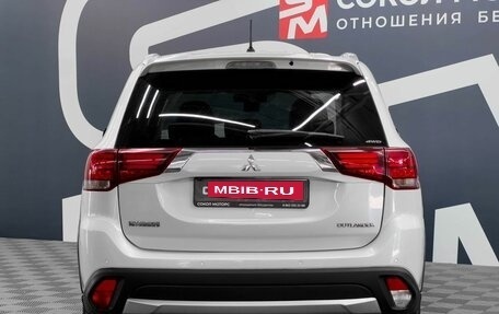 Mitsubishi Outlander III рестайлинг 3, 2015 год, 1 949 900 рублей, 5 фотография