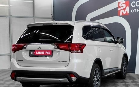 Mitsubishi Outlander III рестайлинг 3, 2015 год, 1 949 900 рублей, 6 фотография