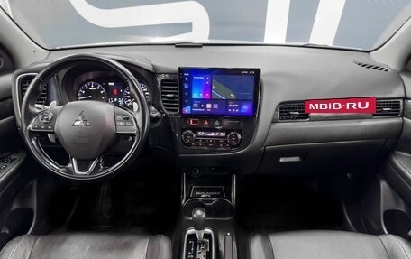 Mitsubishi Outlander III рестайлинг 3, 2015 год, 1 949 900 рублей, 8 фотография