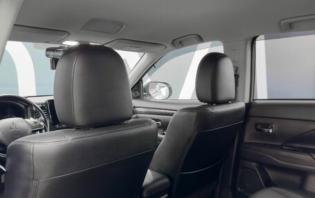 Mitsubishi Outlander III рестайлинг 3, 2015 год, 1 949 900 рублей, 15 фотография