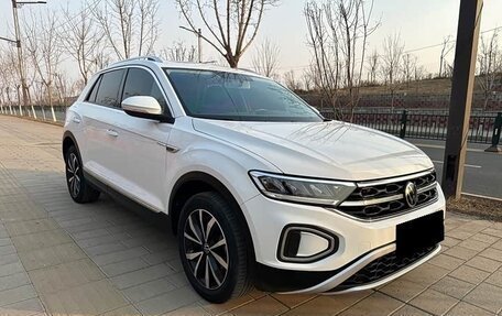 Volkswagen T-Roc I, 2023 год, 1 870 000 рублей, 1 фотография