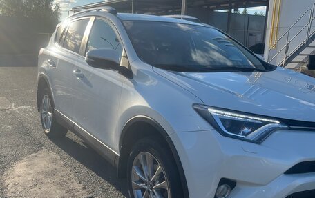 Toyota RAV4, 2017 год, 2 600 000 рублей, 5 фотография