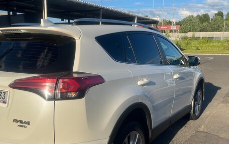 Toyota RAV4, 2017 год, 2 600 000 рублей, 6 фотография
