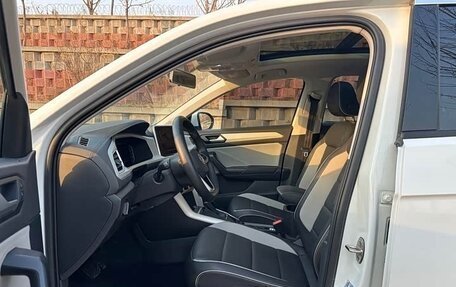 Volkswagen T-Roc I, 2023 год, 1 870 000 рублей, 7 фотография