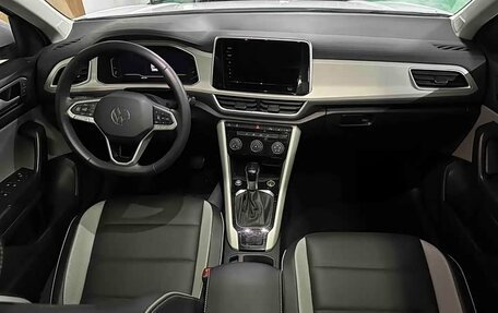 Volkswagen T-Roc I, 2023 год, 1 870 000 рублей, 8 фотография