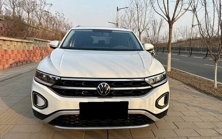Volkswagen T-Roc I, 2023 год, 1 870 000 рублей, 3 фотография